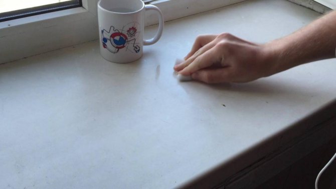 comment laver les rebords de fenêtre en plastique de la jaunisse