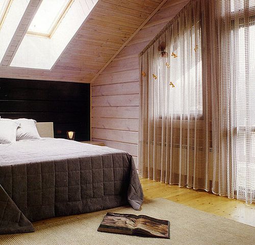 Comment accrocher des rideaux sur des fenêtres biseautées