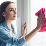 Comment bien laver les fenêtres en plastique: instructions étape par étape