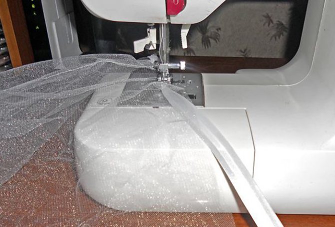 Comment ourler du tulle avec un ruban de vos propres mains