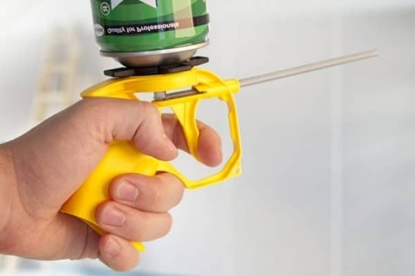 comment utiliser correctement un pistolet à mousse de vos propres mains