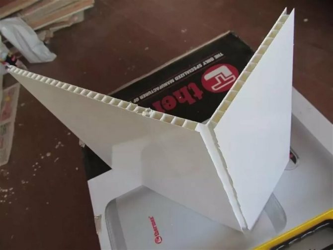 comment couper correctement un panneau en plastique