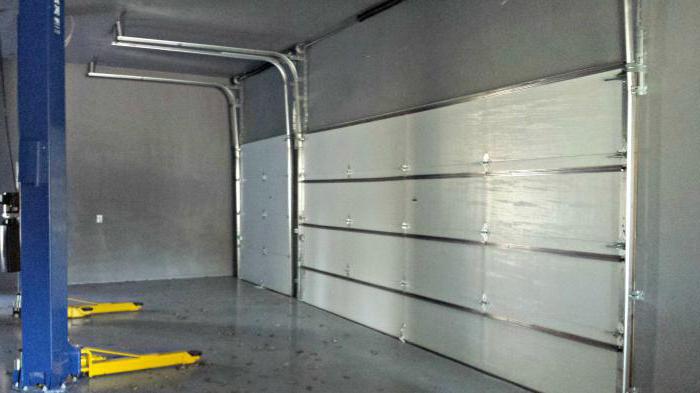 comment coller du polystyrène sur du métal avec de la mousse de polyuréthane