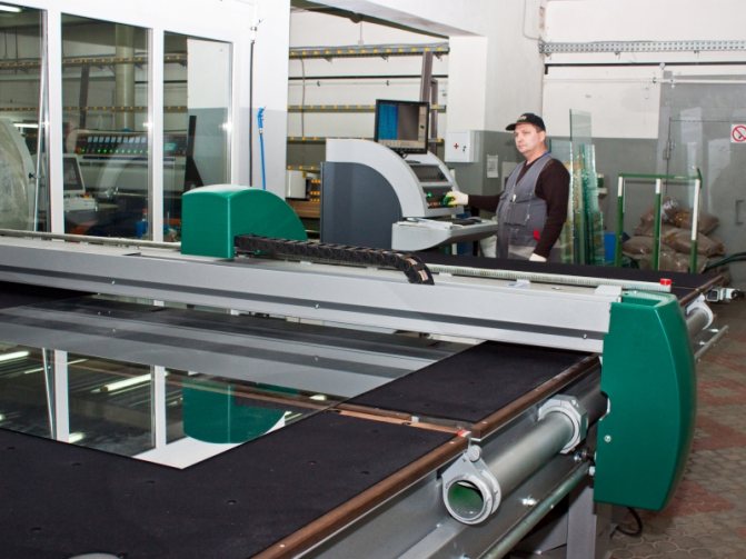 Comment couper un miroir avec un coupe-verre à la maison (instructions vidéo et photo)