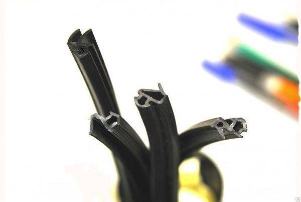 Comment ajuster indépendamment une porte de balcon en plastique: réglage des points