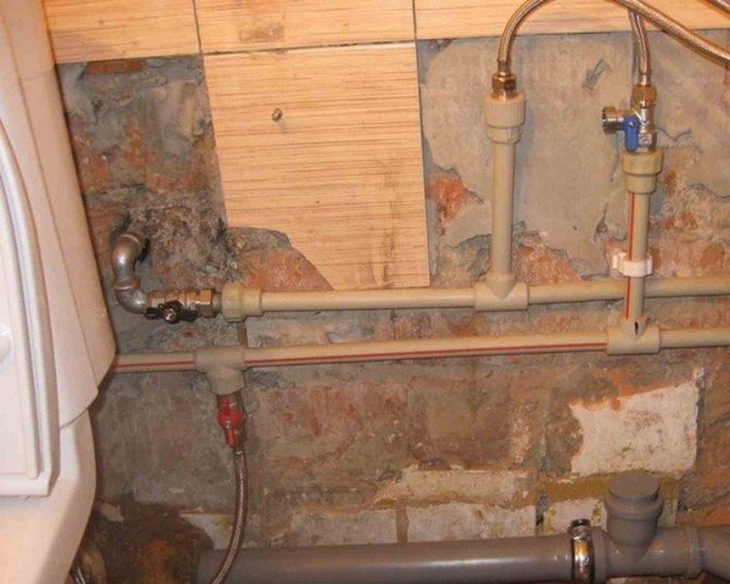 Comment faire une boîte à pipe dans la salle de bain de vos propres mains