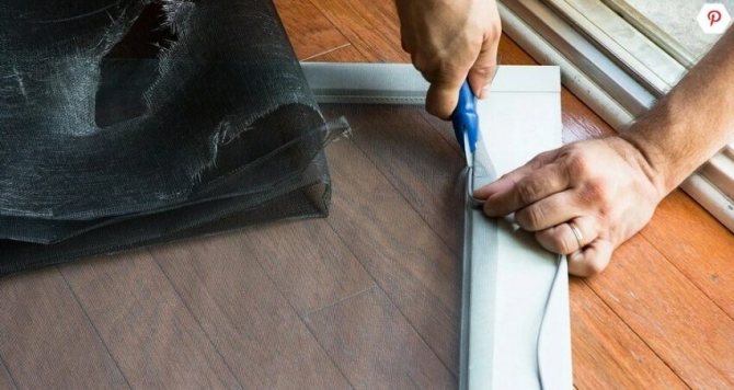 Comment faire une moustiquaire de vos propres mains sur des fenêtres en plastique