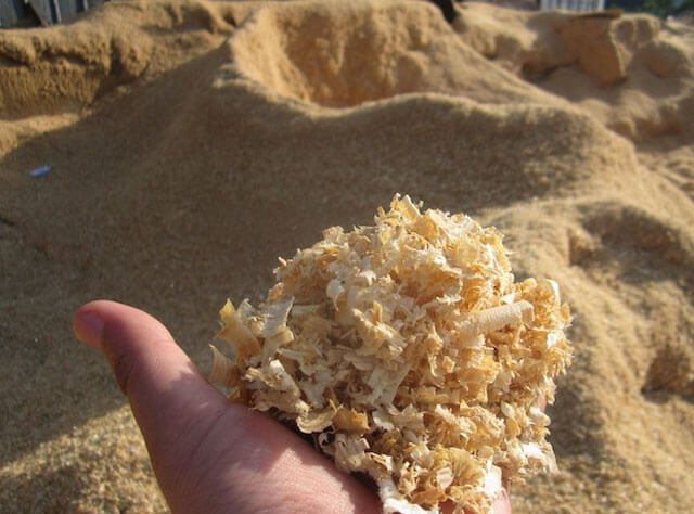 Comment isoler le plafond avec de la sciure de bois - options d'isolation thermique, instructions