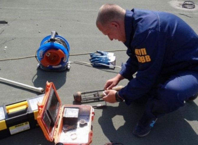 comment retirer le bouchon de l'égout