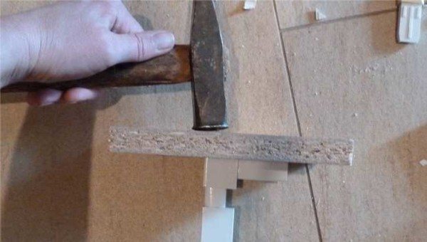 Comment assembler un cadre pour une moustiquaire sur les fenêtres