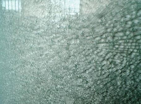 comment le verre trempé se fissure