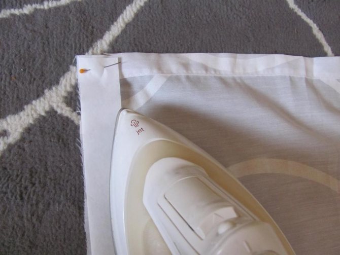 Comment raccourcir les rideaux sans couper: méthodes et recommandations