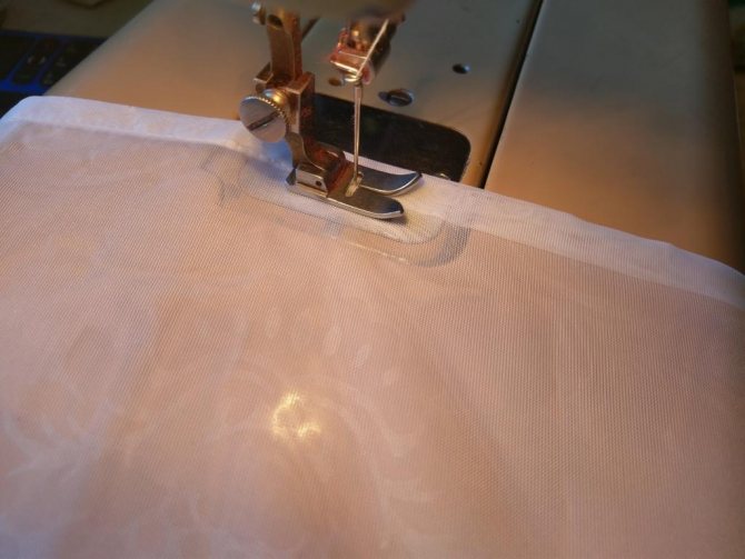 Comment raccourcir les rideaux sans couper: méthodes et recommandations