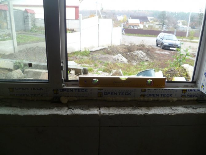 Comment installer des raccords sur une fenêtre en plastique