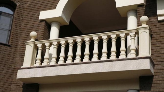 Comment installer une balustrade de balcon, types de structures et matériaux