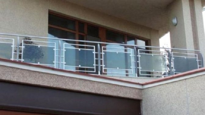 Comment installer une balustrade de balcon, types de structures et matériaux