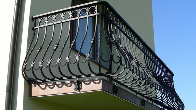 Comment installer une balustrade de balcon, types de structures et matériaux