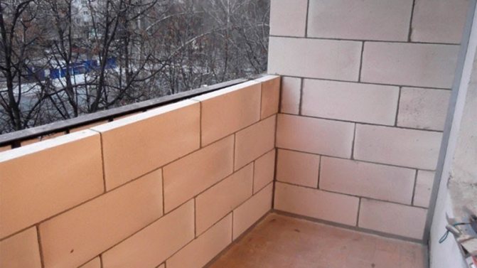 Comment installer une balustrade de balcon, types de structures et matériaux