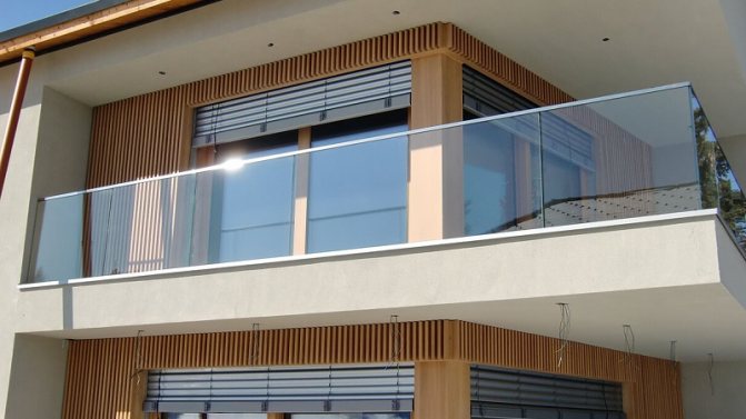 Comment installer une balustrade de balcon, types de structures et matériaux