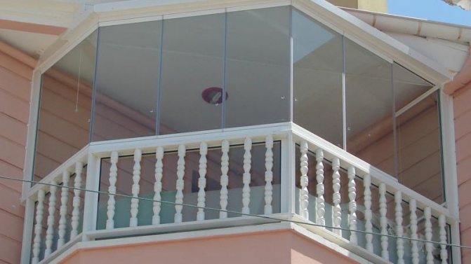 Comment installer une balustrade de balcon, types de structures et matériaux