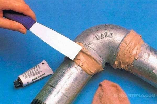 Comment éliminer une fuite dans un tuyau de chauffage scellement mécanique d'un trou et scellement chimique d'une fuite