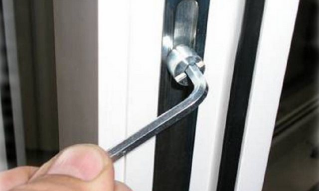 Comment isoler une porte de balcon en plastique et en bois pour l'hiver de vos propres mains