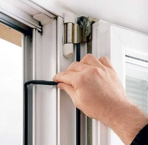Comment isoler une porte de balcon en plastique et en bois pour l'hiver de vos propres mains