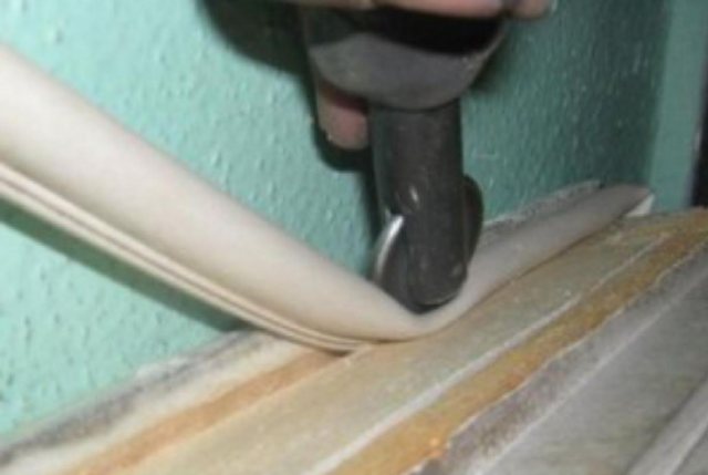 Comment isoler une porte de balcon en plastique et en bois pour l'hiver de vos propres mains