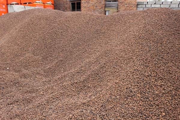 comment isoler correctement le sol avec de l'argile expansée