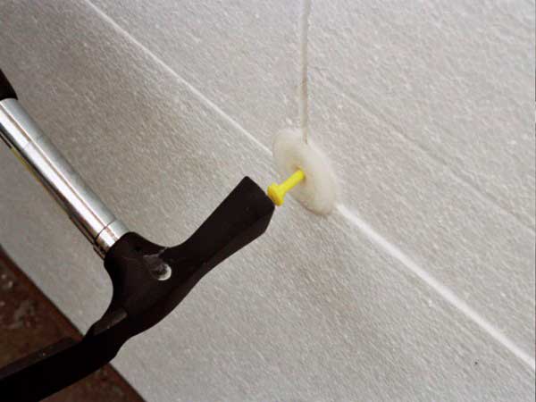 Comment isoler une maison à l'extérieur avec de la mousse