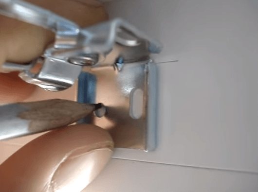 Comment choisir et installer des stores sur une porte de balcon de vos propres mains