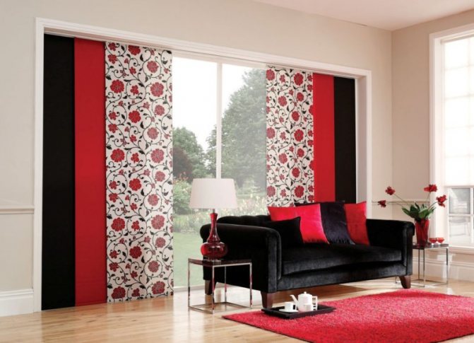 Comment choisir des rideaux pour une salle avec une porte de balcon