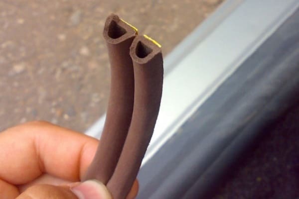 comment choisir correctement un joint pour une porte d'entrée métallique