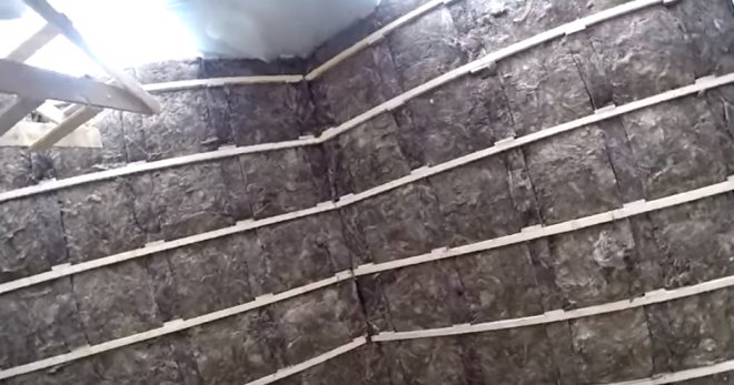 Quelle épaisseur d'isolant devrait être dans une maison à ossature