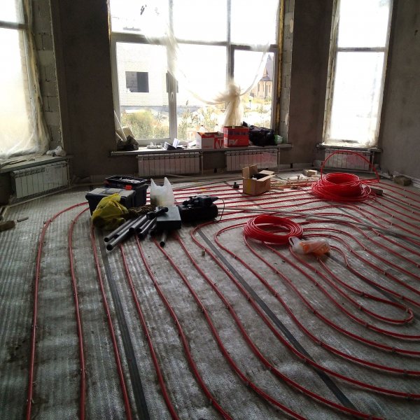 Calculatrice pour calculer la longueur du contour d'un plancher chauffant à eau