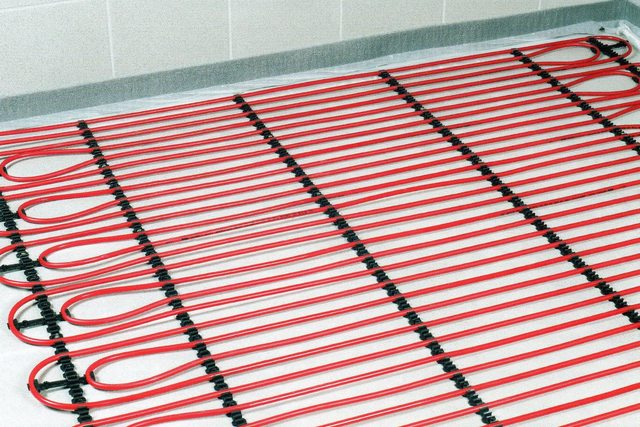 Calculatrice pour calculer la longueur du contour d'un plancher chauffant à eau