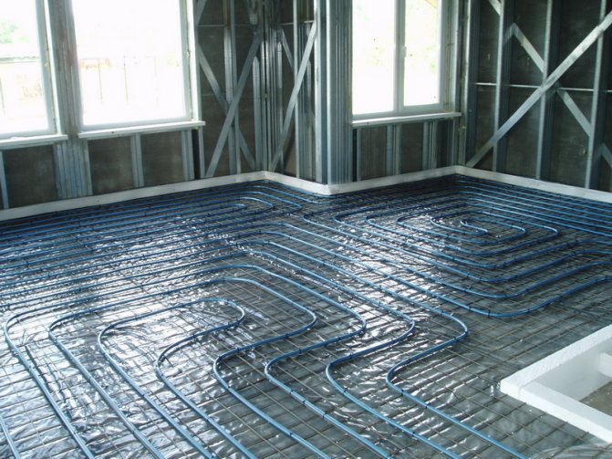 Calculatrice pour calculer la longueur du contour d'un plancher chauffant à eau