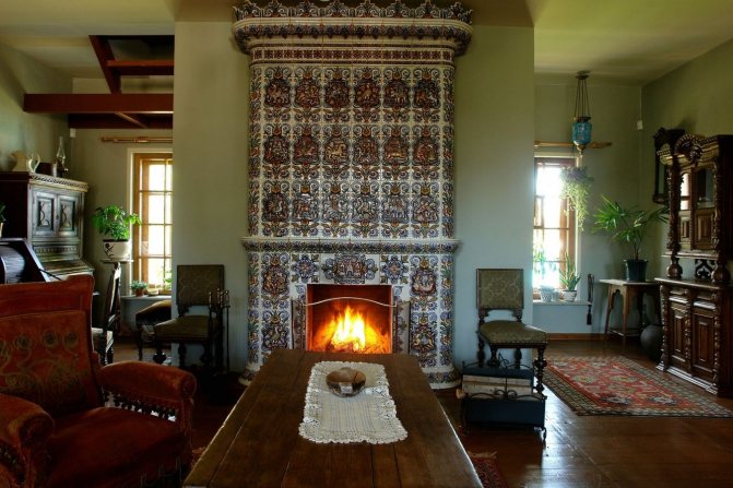 cheminée dans le salon russe