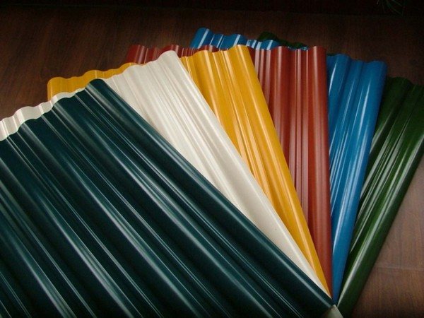 carton ondulé karinka pour installer une visière sur le balcon