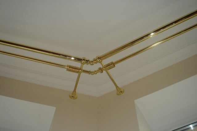 corniche sur la photo de la fenêtre d'angle