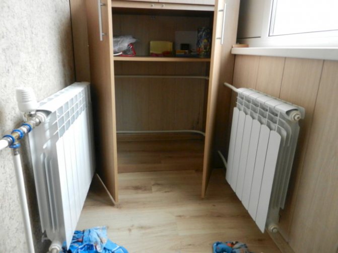 photo d'une batterie sur un balcon