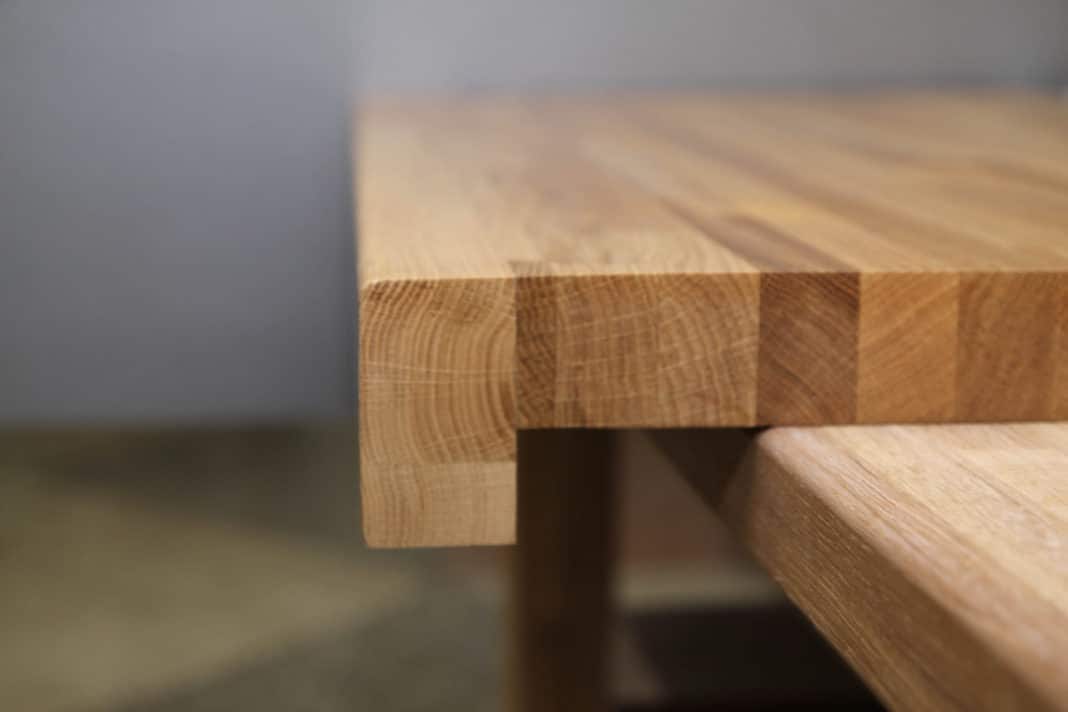 image de rebord de fenêtre en bois