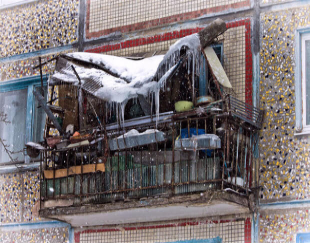 photo de charge sur le balcon