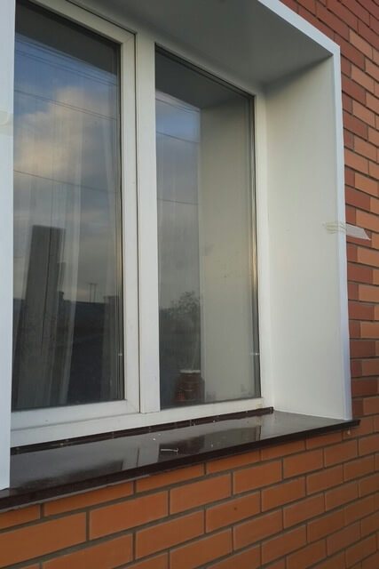 photo du revêtement des pentes avec des panneaux métalliques