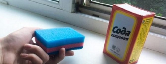 Image d'un rebord de fenêtre avec du bicarbonate de soude