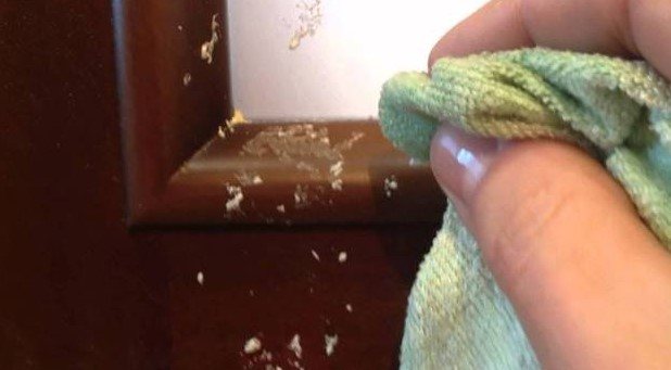 l'image nous essuyons la mousse de polyuréthane