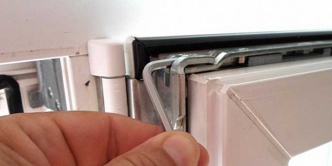 image du réglage de la charnière de la fenêtre