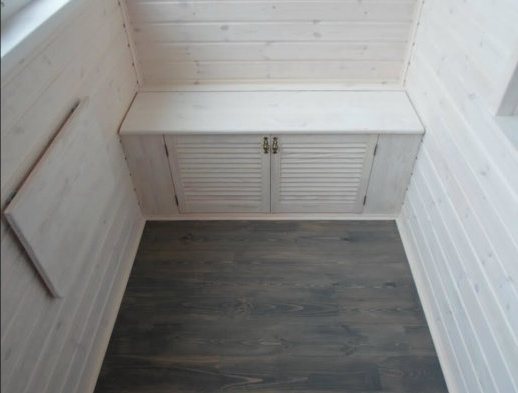 photo d'un banc avec portes