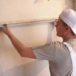 photo de niveler les murs avec du mastic