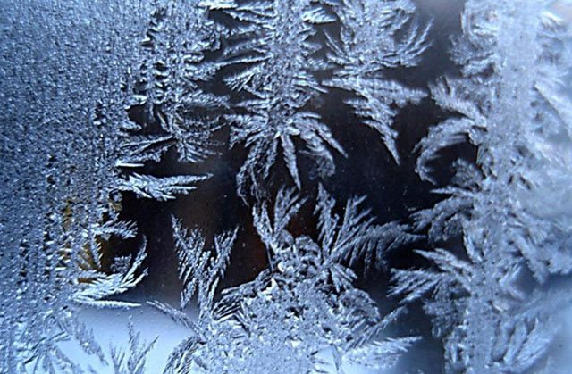 image d'une fenêtre gelée